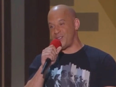 Clip: Vin Diesel hát "See You Again" tưởng nhớ Paul Walker tại lễ trao giải MTV