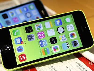 iPhone 5C Nhật Bản “rút ruột” người dùng: Lỗi tự kết nối?