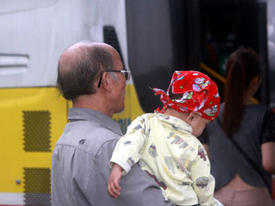 Phía sau màn kịch "xin tiền chữa ung thư cho con"