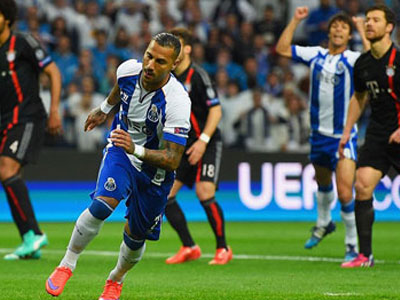 Porto 3-1 Bayern: Hùm xám tự thua