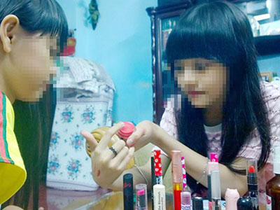 Rộ dùng mỹ phẩm trắng "siêu tốc" trong học sinh