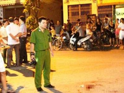Vác mã tấu đi trả thù không được, truy sát luôn... hàng xóm