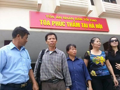Clip: Cả trăm người theo dõi tòa xin lỗi ông Nguyễn Thanh Chấn