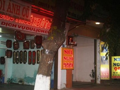 Gái bán dâm hưởng lương 20 triệu đồng/tháng
