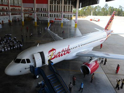 Máy bay Indonesia hạ cánh khẩn cấp vì nghi có bom