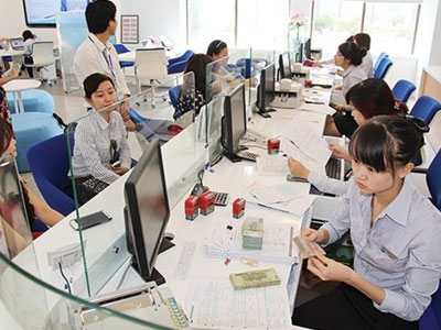 Nhân sự ngân hàng, sôi động kẻ ở người đi