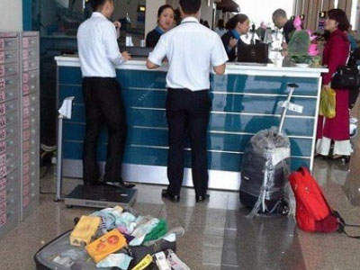Khách tố vali bị phá khóa, mất đồ: Vietnam Airlines nêu lý do
