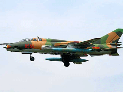Khám kho vũ khí trên máy bay Su-22 Việt Nam