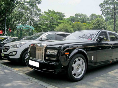 Rolls-Royce Phantom Series II giá 30 tỷ trên đường Sài Gòn