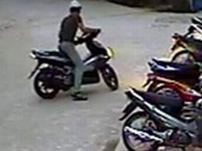 Vào trụ sở công an trộm xe máy của chính mình