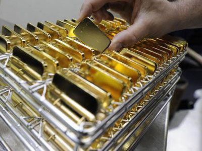 Giá vàng tiếp tục đà trượt dốc, chạm đáy 2 tuần