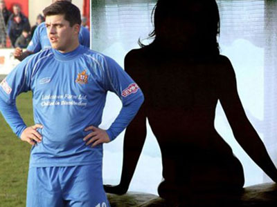 Sex trong phòng HLV, cầu thủ Anh trả giá đắt