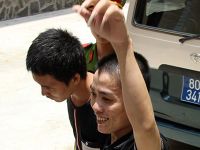 Mười thanh niên đánh hội đồng một người đến chết