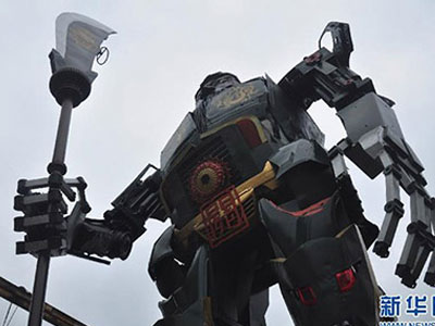 Sững sờ trước tượng Quan Công khổng lồ giống... robot