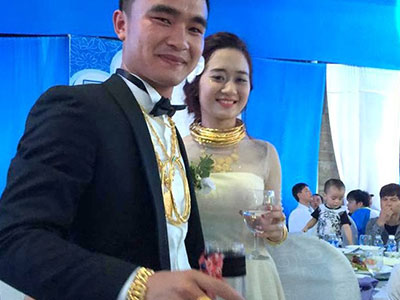 Chuyện tình tan hợp của cặp đôi đeo nhiều vàng trong lễ cưới ở Hà Tĩnh