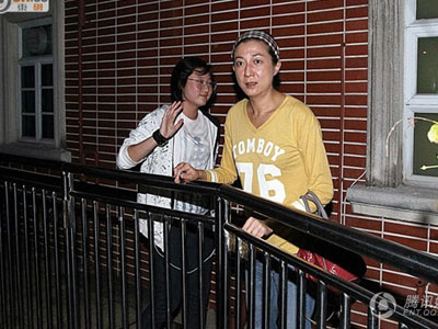 Con gái rơi mong gặp mặt, Thành Long coi như "người dưng"