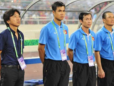 HLV Toshiya Miura có trợ lý mới