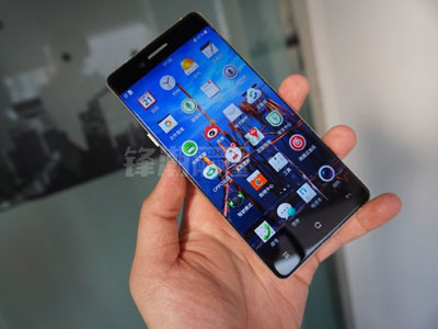 Loạt ảnh cận cảnh smartphone "không viền" OPPO R7