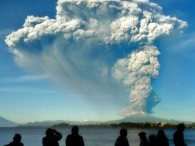 Núi lửa phun trào, Chile ban bố tình trạng khẩn cấp