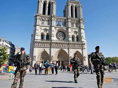 Pháp “may mắn” phá âm mưu tấn công khủng bố ở Paris