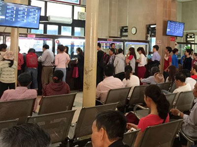 Vé tàu hỏa điện tử: "Cò" lộng hành