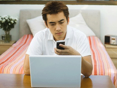 10 lý do quý ông không tin vào tin nhắn "Em yêu anh"