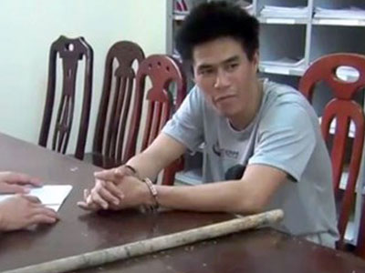 Con rể “ngáo đá” đập ban thờ, châm lửa đốt xe của bố vợ