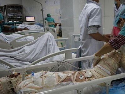 Lao vào nhà cháy cứu 2 con nhỏ, mẹ nguy kịch vì bỏng nặng