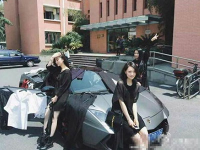 Nữ sinh lái Lamborghini đến trường bán quần áo