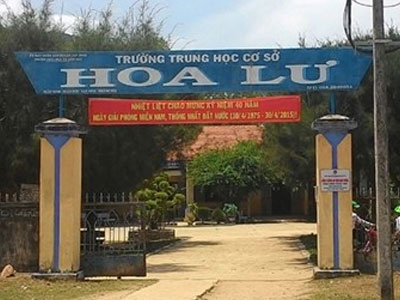 Phải nghỉ học vì liên tục bị... cô giáo thu dép