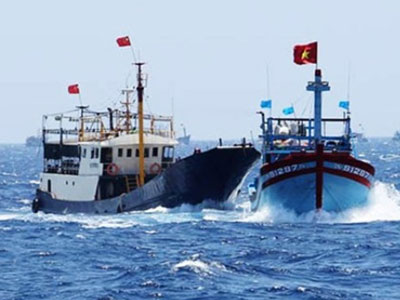 Tàu cá Việt Nam lại bị tàu Trung Quốc xua đuổi ở vùng biển chủ quyền Trường Sa
