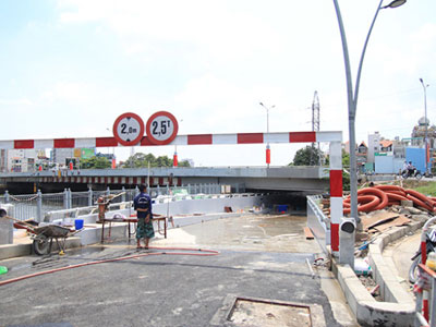 Thông xe hầm chui cầu Điện Biên Phủ phía đường Trường Sa