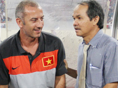 Bầu Đức sai, sao lại trách thầy Giôm?