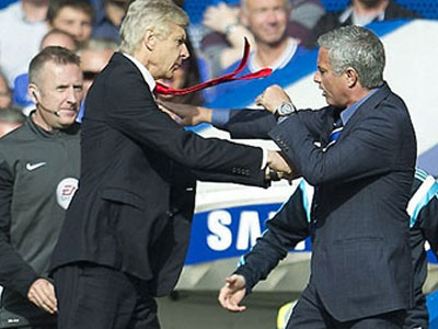Wenger chưa từng thắng Mourinho trong 12 lần chạm trán