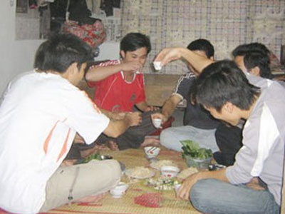 Teen Hà thành và những cuộc nhậu xuyên đêm: "La đà" trong phòng trọ