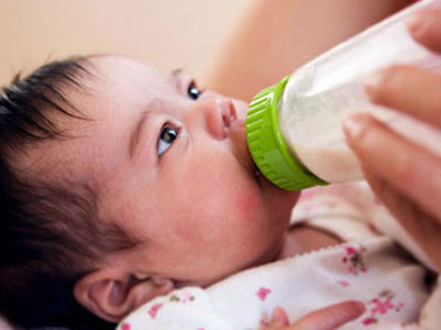 Cách nhận biết trẻ bị dị ứng sữa