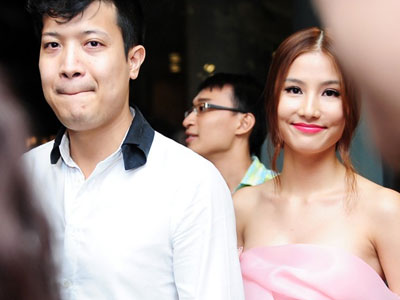 Diễm My 9X được bạn trai đại gia đưa đón sau khi hàn gắn