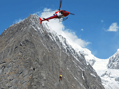 Nepal: Trực thăng đưa 5 công dân Việt Nam mắc kẹt xuống núi