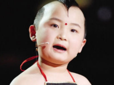 "Thần đồng 8 tuổi" showbiz Hoa ngữ qua đời vì ung thư máu