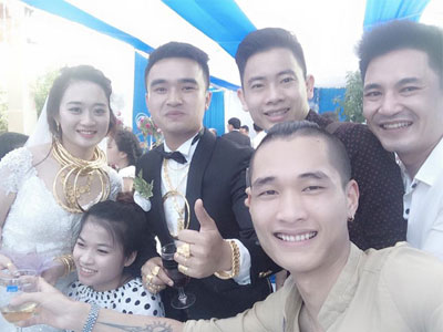 2 đám cưới vàng đeo trĩu cổ ở Hà Tĩnh là anh em ruột?