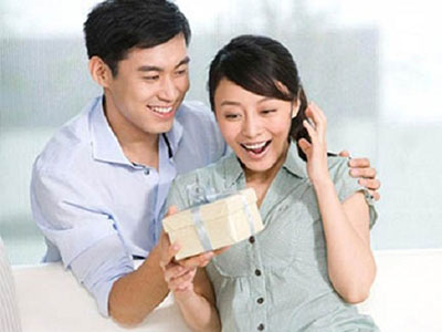 Choáng váng với sở thích “sưu tập đồ giả” của chồng