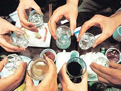 Cán bộ giao thông: Bớt uống bia, tăng uống sữa bò