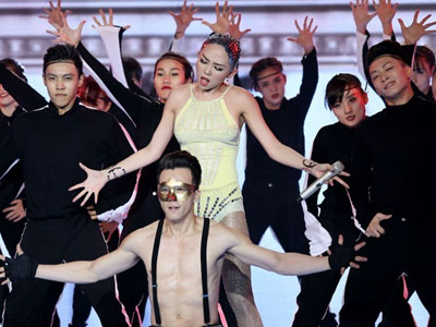 Tóc Tiên truyền nước trước đêm công bố kết quả The Remix