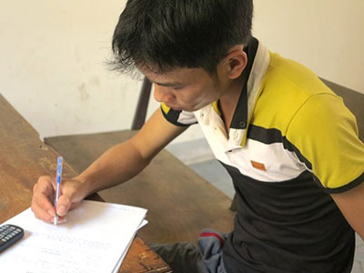Trộm xe máy, lao vào CSGT để tháo chạy
