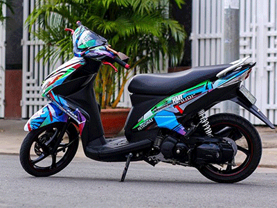 Yamaha Luvias sơn tem đấu phong cách xe đua