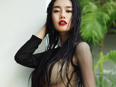 Đường cong nóng bỏng của mẫu nâng ngực Linh Chi