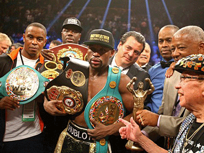 Mayweather - Pacquiao: Mayweather thắng điểm Pacquiao trong trận quyền Anh thế kỷ