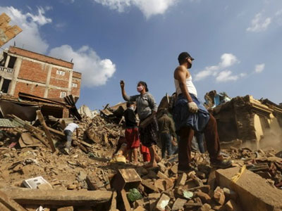 Nepal: 7.040 người chết, thấy nhiều thi thể khách nước ngoài