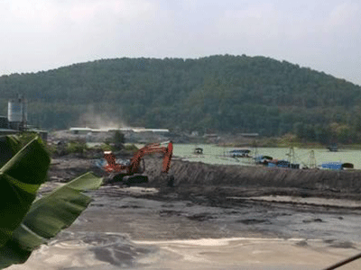 Ba công nhân bị hút xuống hồ đập thải xỉ, một người chết