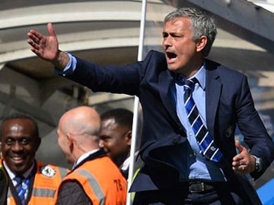 Jose Mourinho: "Chó cứ sủa, đoàn người cứ đi"